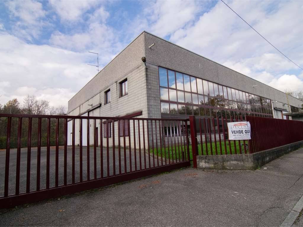 capannone in vendita a Locate Varesino