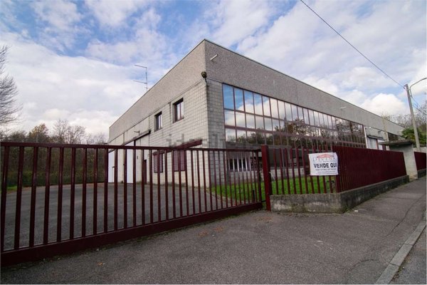 capannone in vendita a Locate Varesino