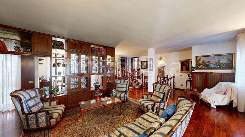 casa indipendente in vendita a Locate Varesino