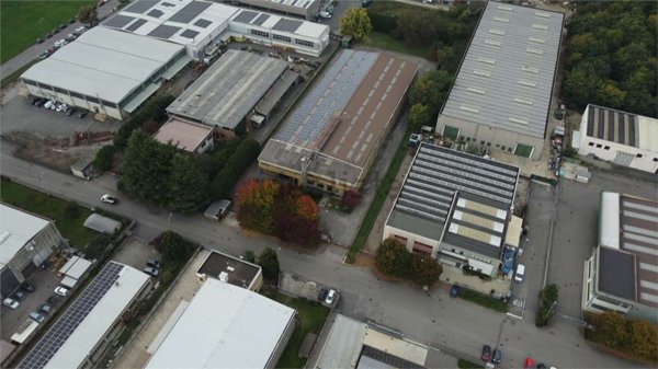 capannone in vendita a Locate Varesino