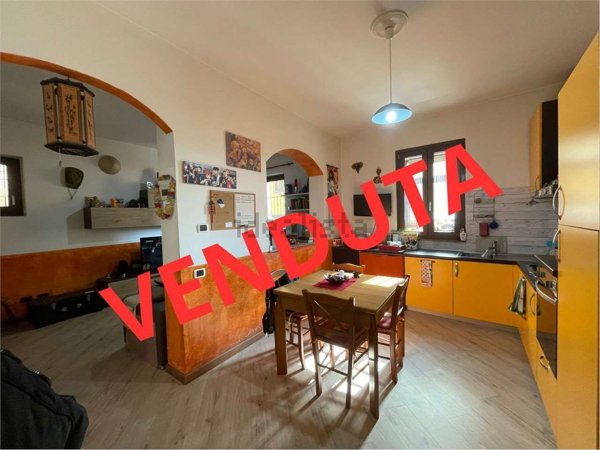 appartamento in vendita a Locate Varesino