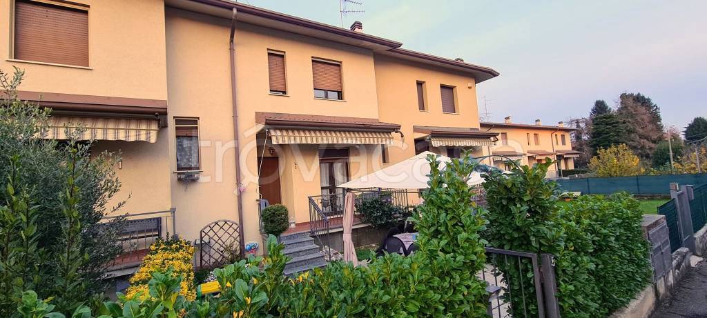 casa indipendente in vendita a Locate Varesino