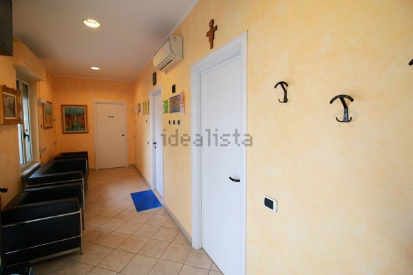 locale commerciale in vendita a Locate Varesino