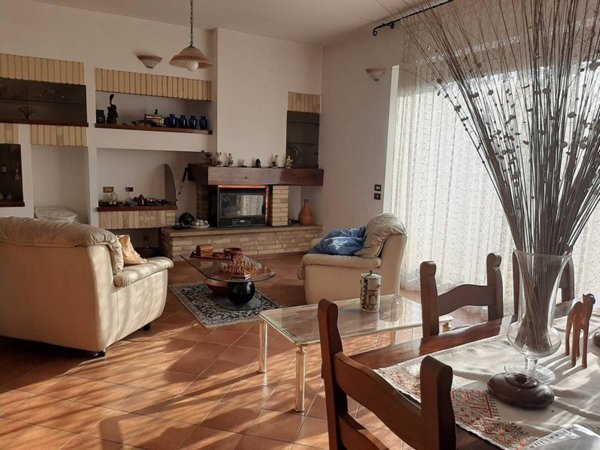 casa indipendente in vendita a Locate Varesino