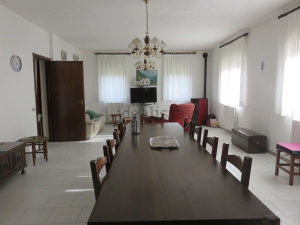 casa indipendente in vendita a Locate Varesino