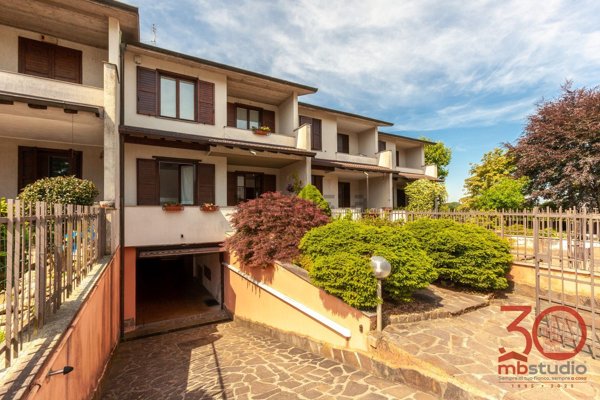 casa indipendente in vendita a Locate Varesino