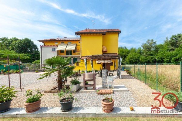 appartamento in vendita a Locate Varesino