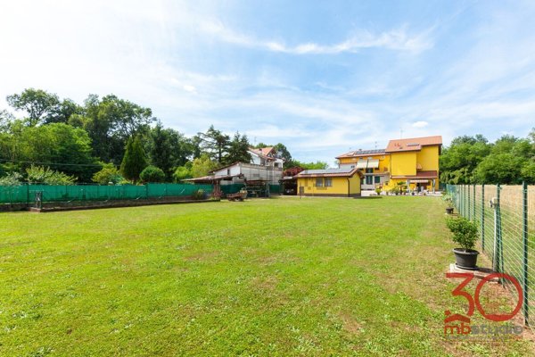 appartamento in vendita a Locate Varesino