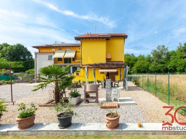 appartamento in vendita a Locate Varesino