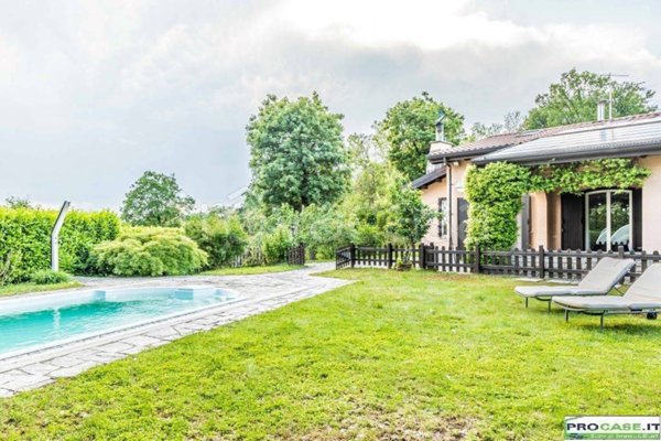 casa indipendente in vendita a Locate Varesino