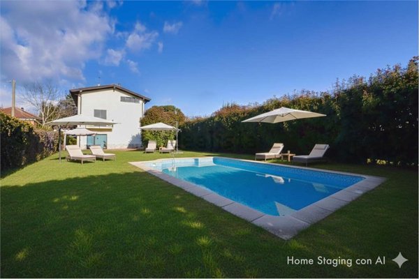 casa indipendente in vendita a Locate Varesino