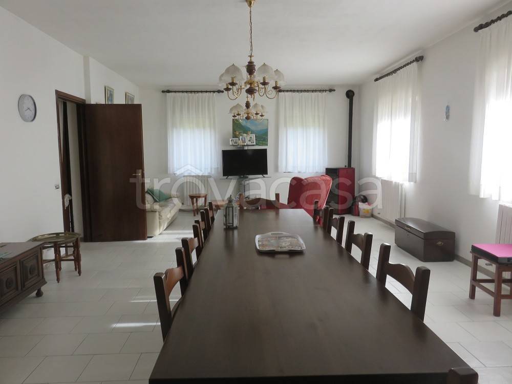 casa indipendente in vendita a Locate Varesino