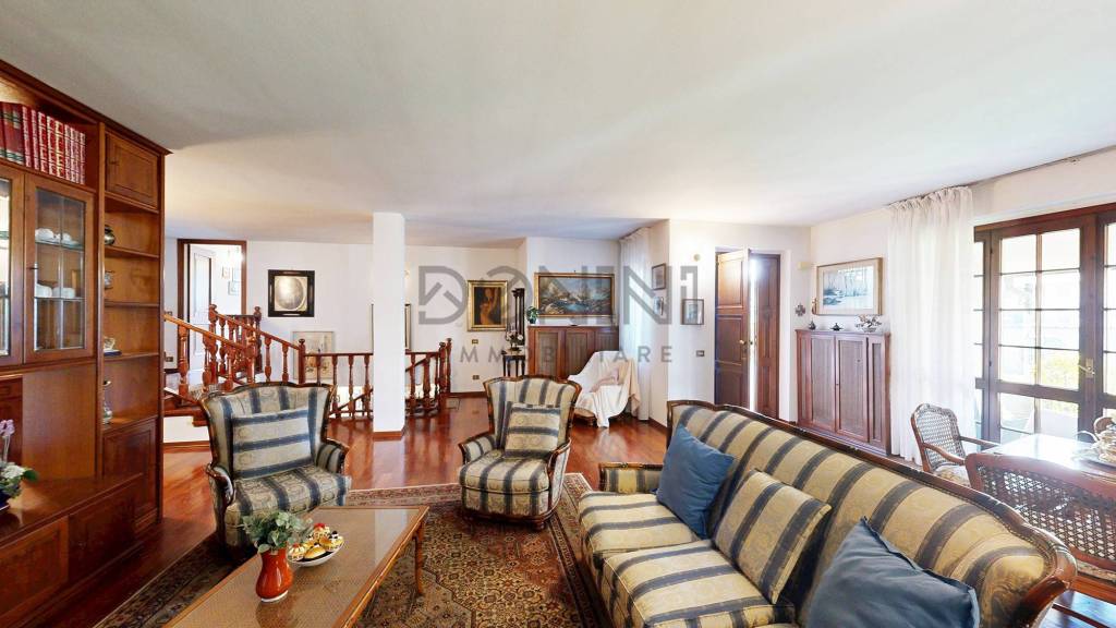 casa indipendente in vendita a Locate Varesino