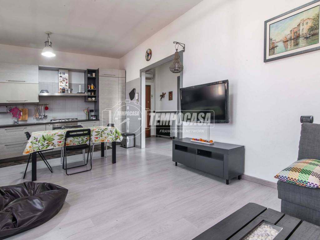 appartamento in vendita a Locate Varesino