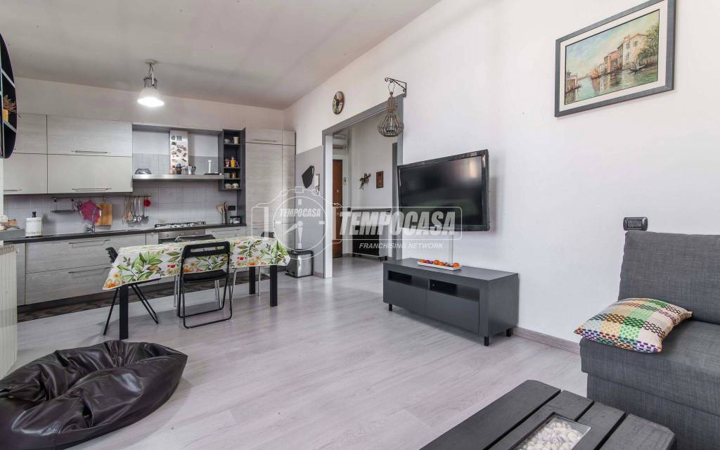 appartamento in vendita a Locate Varesino