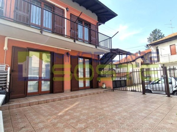 casa indipendente in vendita a Locate Varesino
