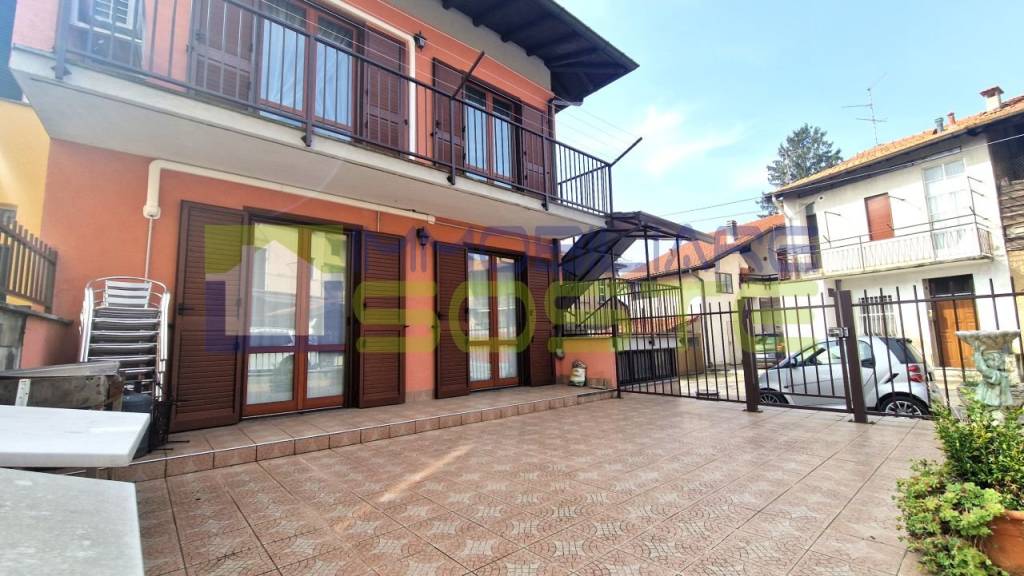 casa indipendente in vendita a Locate Varesino