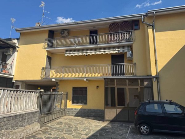 appartamento in vendita a Locate Varesino