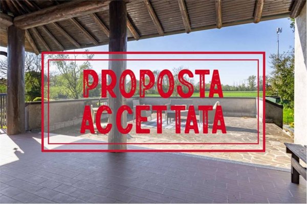 casa indipendente in vendita a Locate Varesino