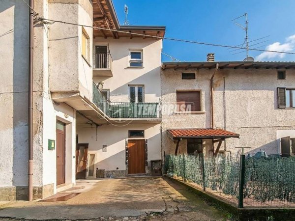 appartamento in vendita a Locate Varesino
