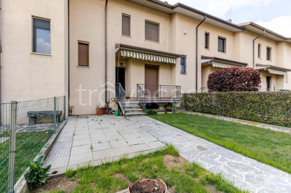 casa indipendente in vendita a Locate Varesino