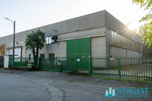 capannone in vendita a Locate Varesino