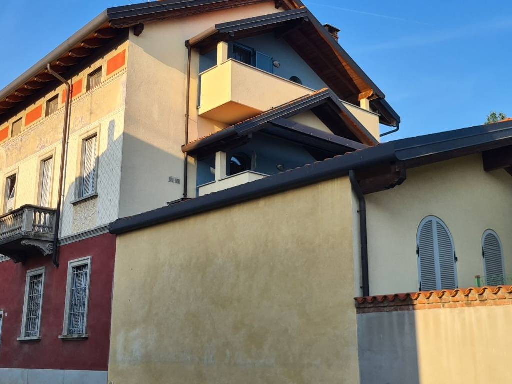 appartamento in vendita a Locate Varesino