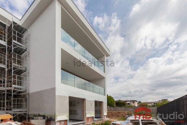 appartamento in vendita a Locate Varesino