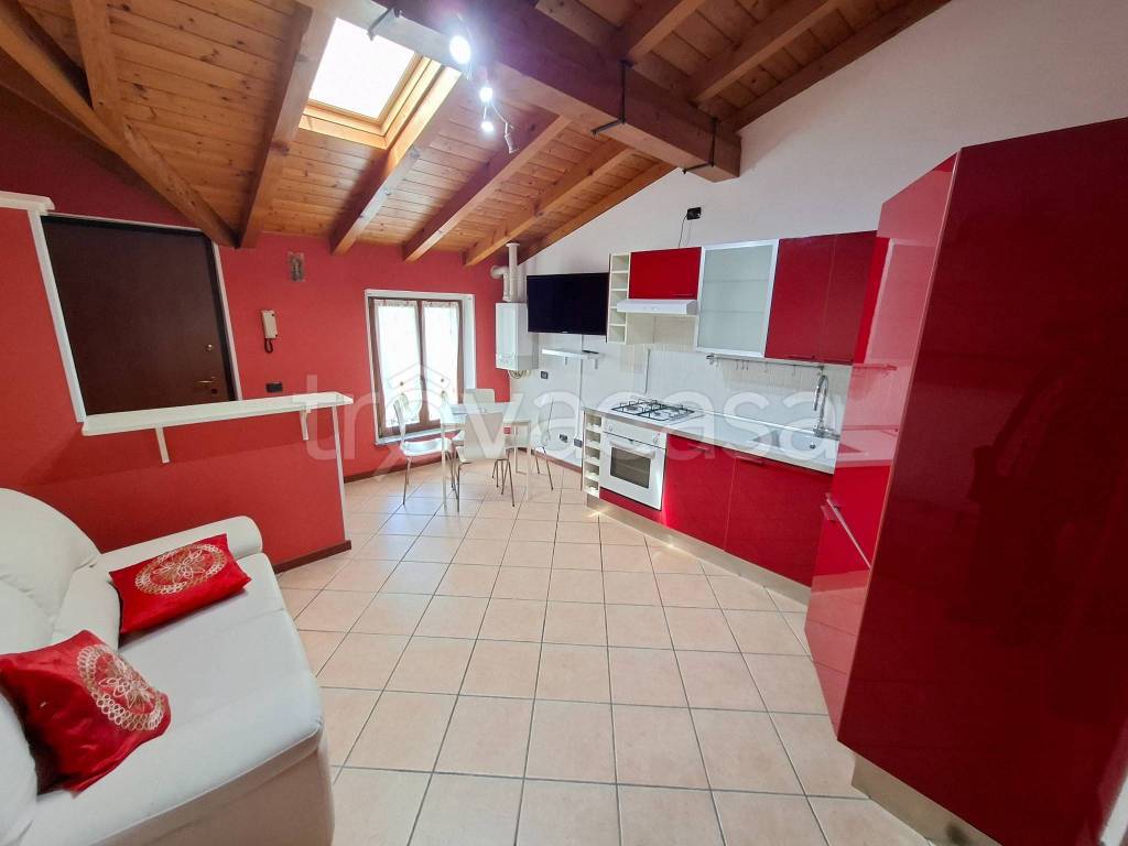 appartamento in vendita a Locate Varesino