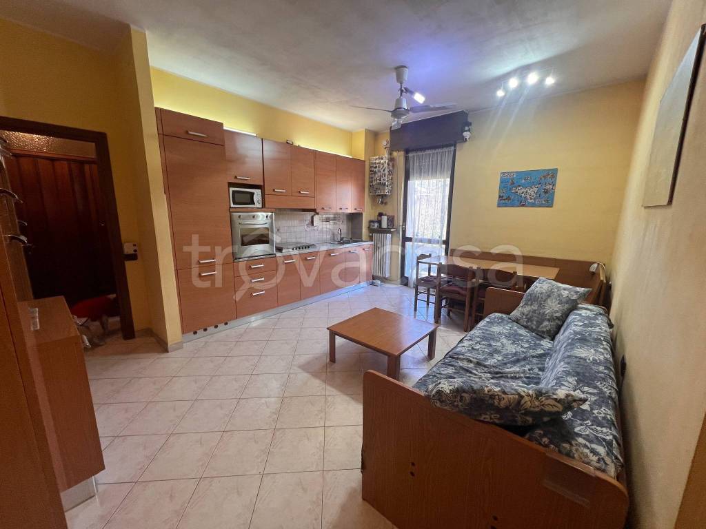 appartamento in vendita a Locate Varesino