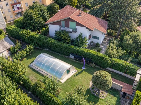 casa indipendente in vendita a Locate Varesino