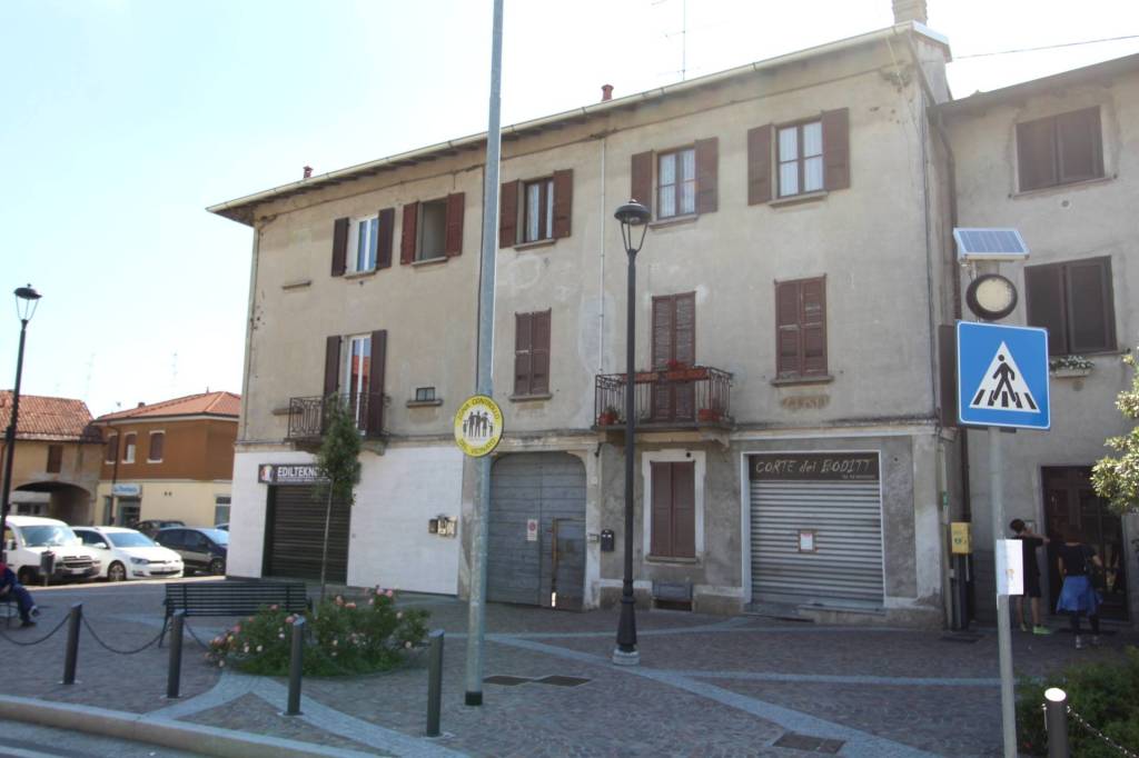 casa indipendente in vendita a Lomazzo in zona Manera