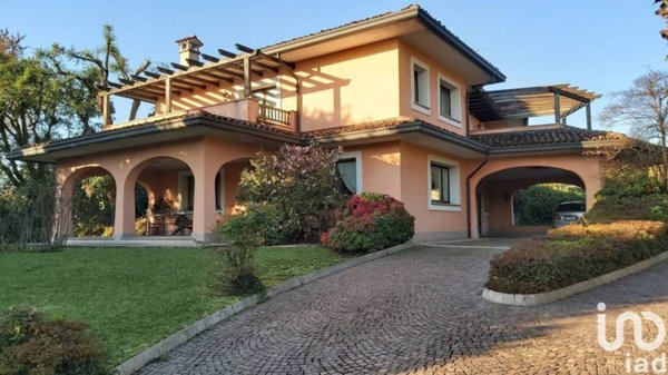 casa indipendente in vendita a Lomazzo