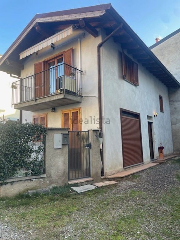 appartamento in vendita a Lomazzo in zona Manera