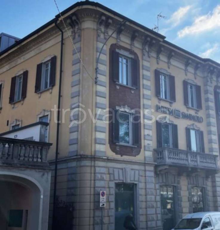 negozio in vendita a Lomazzo