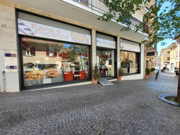 negozio in vendita a Lomazzo