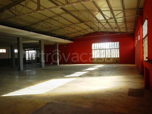 negozio in vendita a Lomazzo in zona Manera