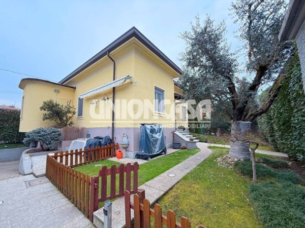 casa indipendente in vendita a Lomazzo