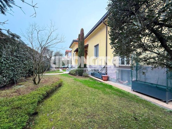casa indipendente in vendita a Lomazzo