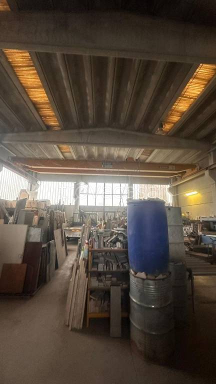 locale commerciale in vendita a Lomazzo