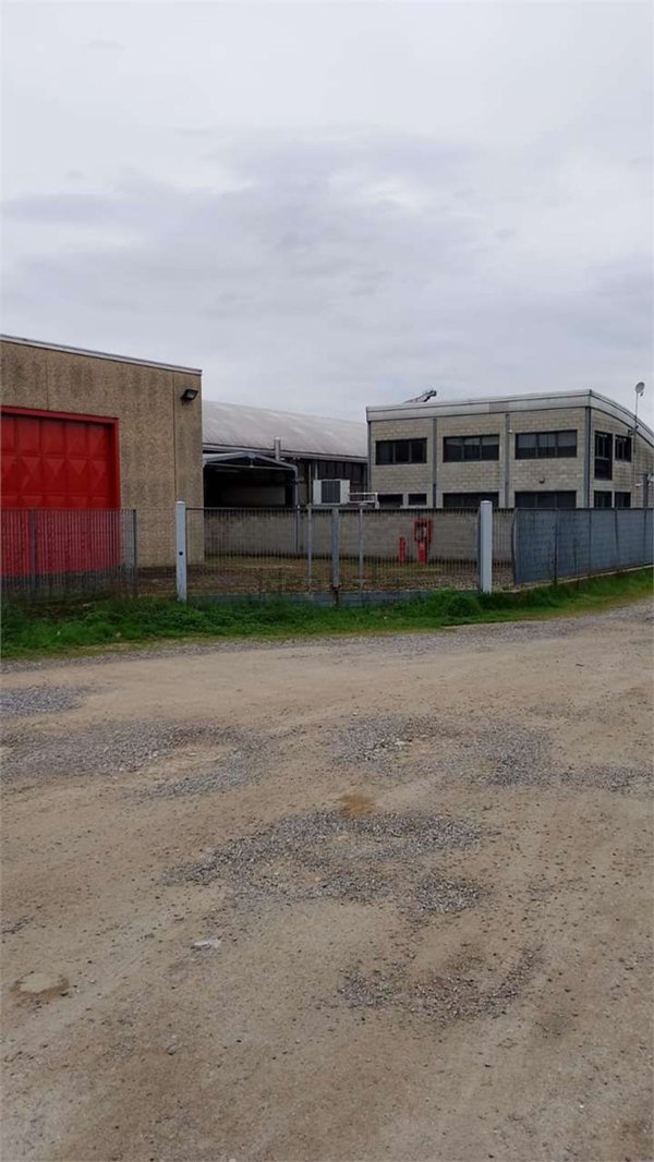 capannone in vendita a Lomazzo