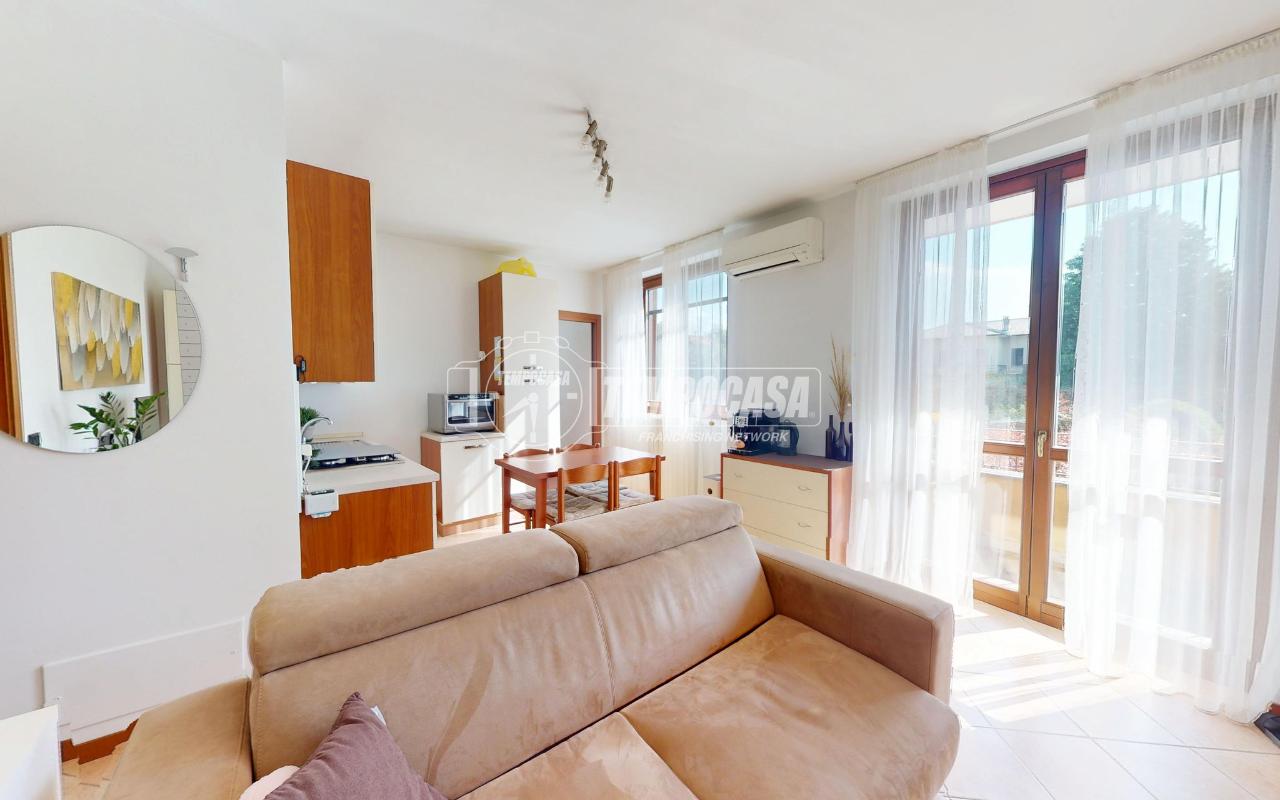 appartamento in vendita a Lomazzo