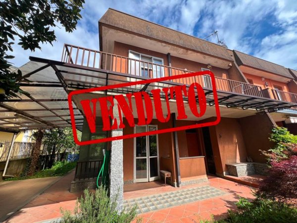 casa indipendente in vendita a Lomazzo in zona Manera