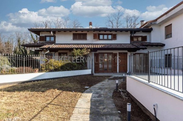 casa indipendente in vendita a Lomazzo