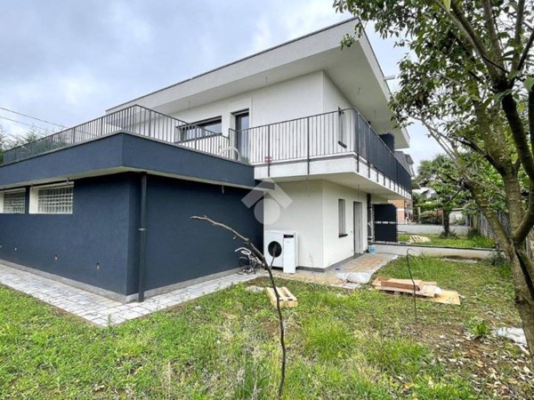 casa indipendente in vendita a Lomazzo
