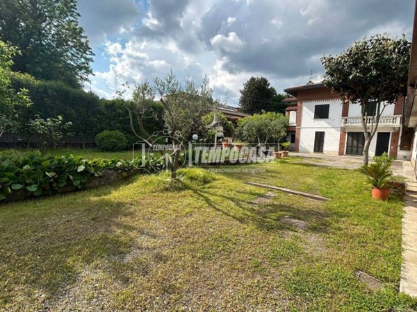 casa indipendente in vendita a Lomazzo