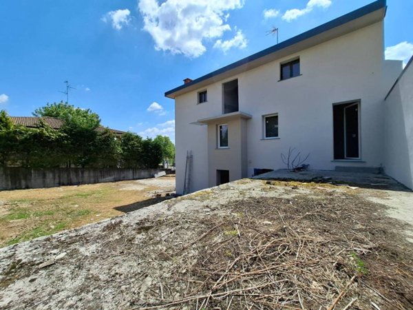casa indipendente in vendita a Lomazzo