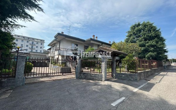 casa indipendente in vendita a Lomazzo
