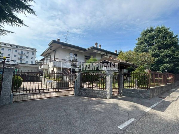 casa indipendente in vendita a Lomazzo