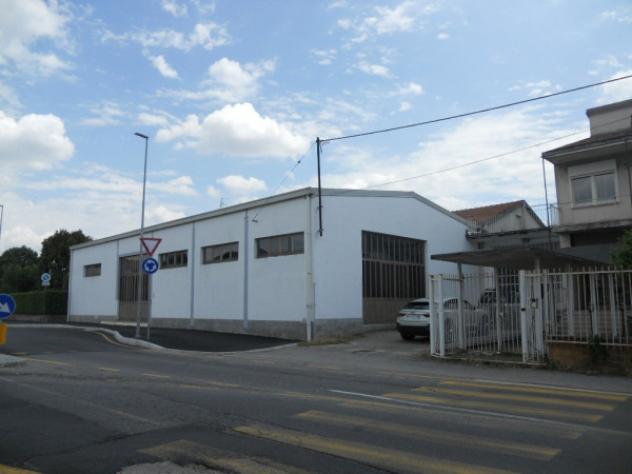 locale commerciale in vendita a Lomazzo in zona Manera